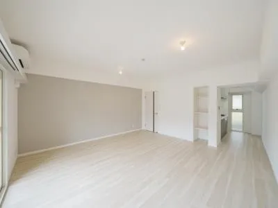 River City 21 East Towers 7 - Interior - ["Flooring", "Floor", "Wood"]