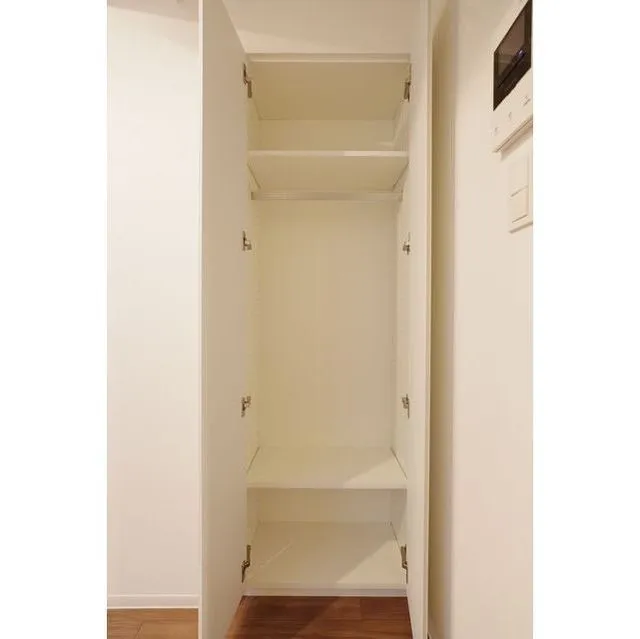 Zinnia Fudomae - Interior - ["Fixture", "Wood", "Building"]