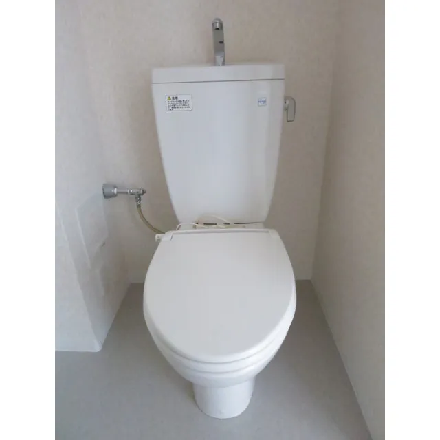 Belle Soleil - Interior - ["Toilet seat", "Toilet", "Plumbing fixture"]