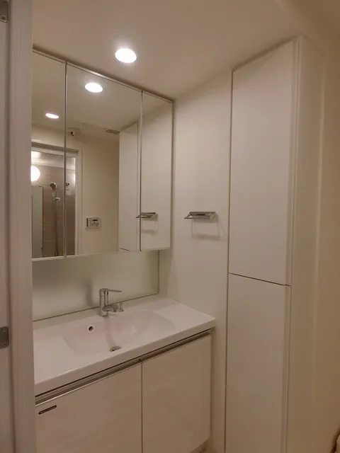 Bonheur Stage Ashizuka - Interior - ["Bathroom Sink", "Flooring", "Interior design"]