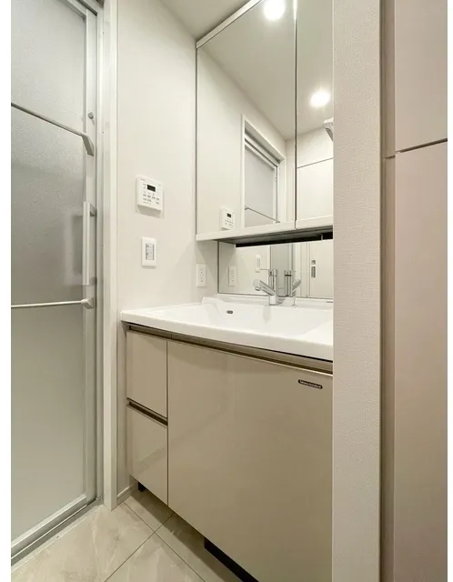 Lefon Progre Hongo 3-Chome - Interior - ["Flooring", "Bathroom Sink", "Bathroom cabinet"]