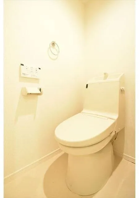 TS Yoyogi Park - Interior - ["Toilet seat", "Toilet", "Plumbing fixture"]
