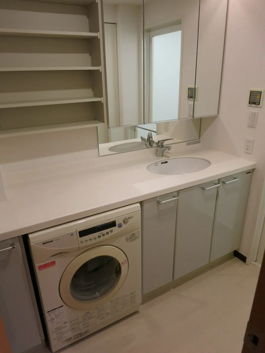 Pacific Court Meguro Minami - Interior - ["Laundry room", "Clothes dryer", "Tap"]