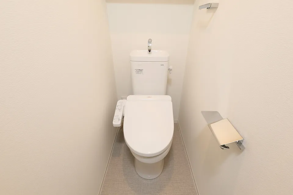 Hmlet Moto-Asakusa - Interior - ["Toilet seat", "Toilet", "Bathroom"]