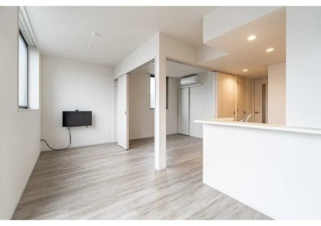 LUMIEC HONCHO EAST - Interior - ["Apartment", "Floor", "Flooring"]