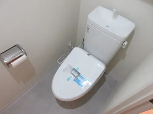 Suncreadle Ukima Funato - Interior - ["Toilet seat", "Toilet", "Plumbing fixture"]