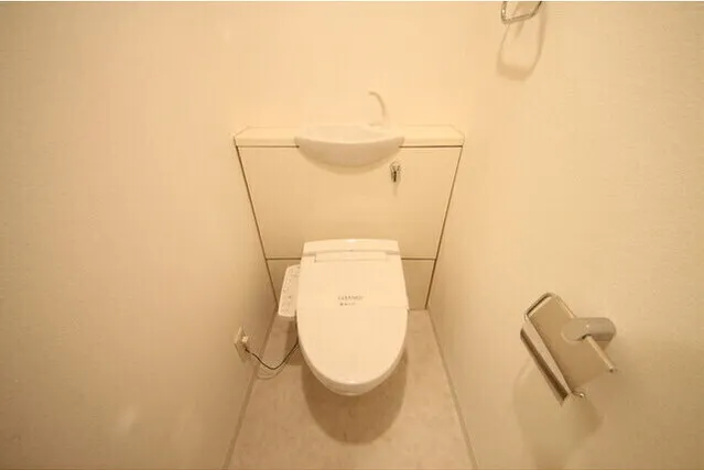 Grand Suite Ginza Resty Monarch - Interior - ["Toilet seat", "Plumbing fixture", "Toilet paper"]