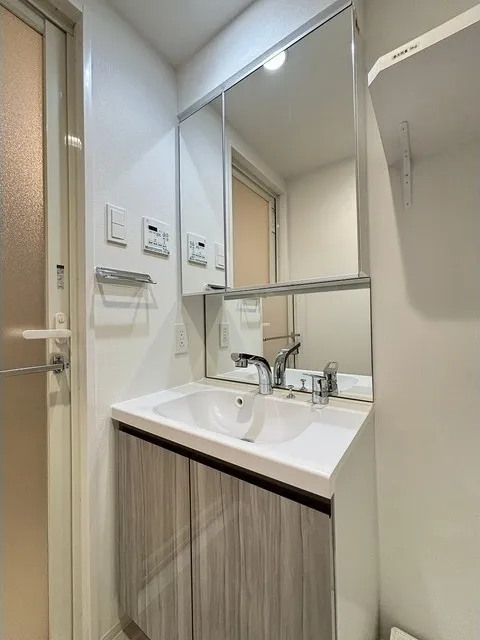 Comforia Liv Osaki - Interior - ["Flooring", "Floor", "Interior design"]