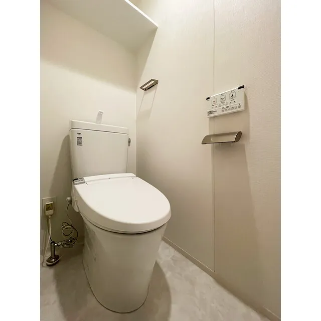 Lien Nishigotanda - Interior - ["Toilet seat", "Plumbing fixture", "Toilet"]