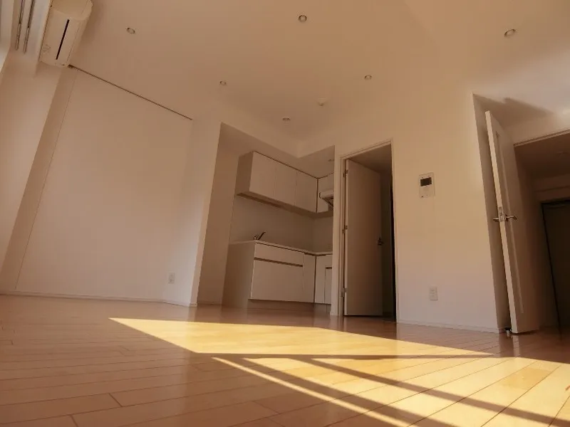 Residence Shirokane Colore - Interior - ["Floor", "Flooring", "Wall"]