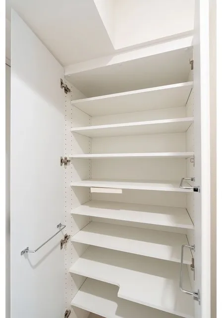 Comforia Oji - Interior - ["Shelf", "Fixture", "Wood"]