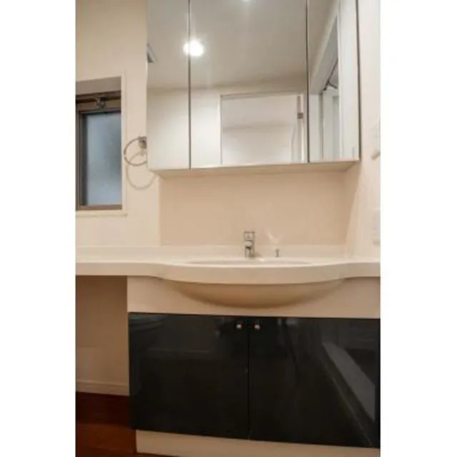 FLATS Ichibancho - Interior - ["Brown", "Tap", "Mirror"]