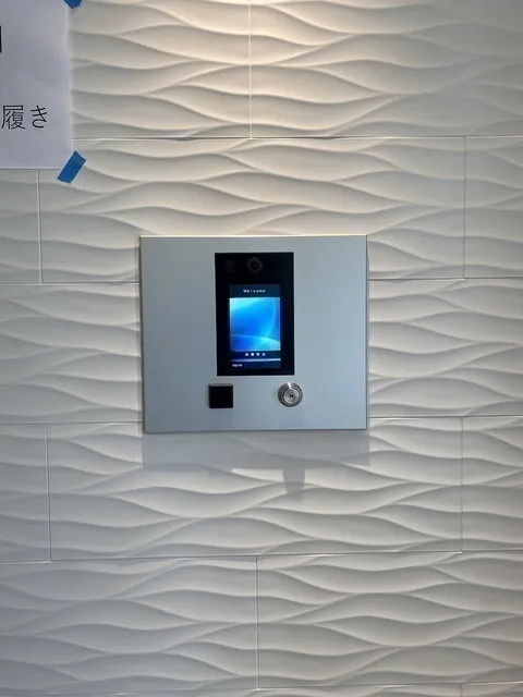 Comforia Live Senju - Other - ["Output device", "Rectangle", "Communication Device"]