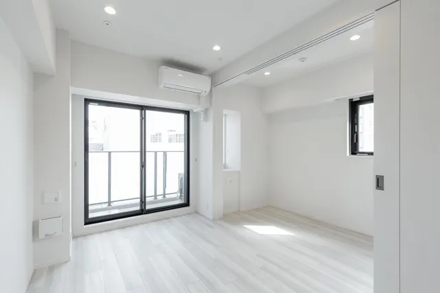 Terrace Okachimachi - Interior - ["Building", "Window", "Fixture"]