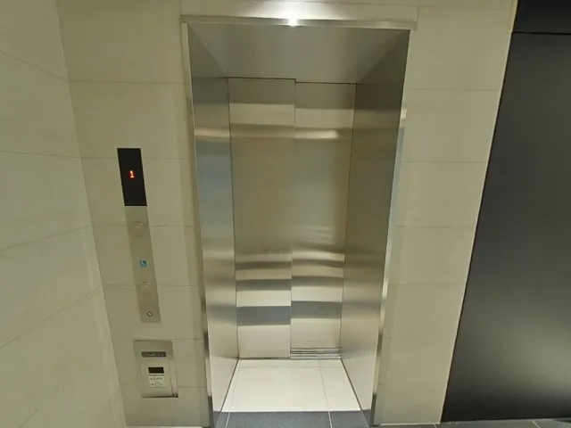 Asyl Court Higashioi - Interior - ["Flooring", "Floor", "Elevator"]