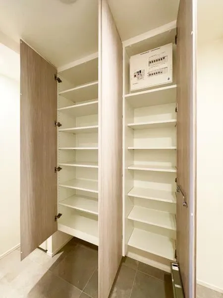 Brillia Ist Asakusa - Interior - ["Wood", "Flooring", "Interior design"]