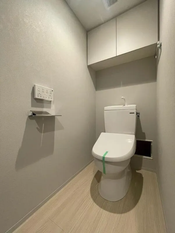 Pollast Yoyogi-Uehara - Interior - ["Toilet seat", "Flooring", "Toilet"]
