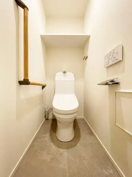 Brillia Ist Asakusa - Interior - ["Toilet seat", "Toilet", "Flooring"]