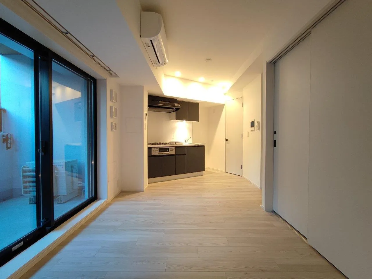 Cross Residence Takadanobaba - Interior - ["Door", "Hall", "Wood"]