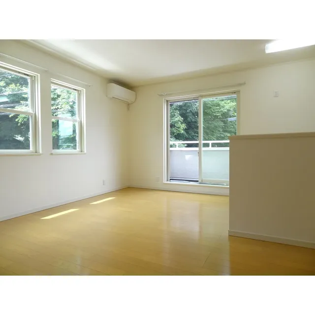 Comodia Misuzu - Interior - ["Window", "Fixture", "Wood"]