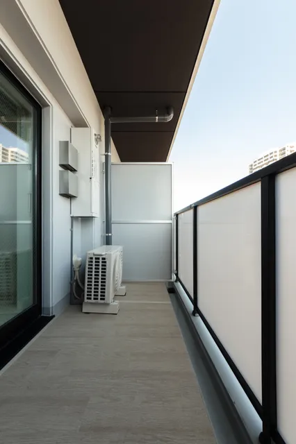 El Sereno Yokohama - Interior - ["Composite material", "Balcony", "Glass"]