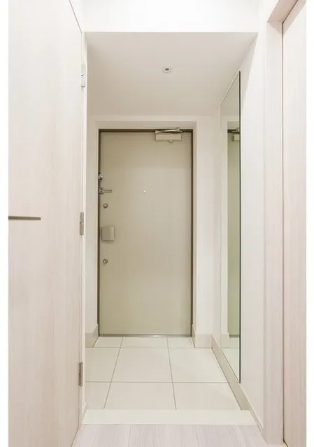 Comforia Live Kiba - Interior - ["Door", "Fixture", "Handle"]