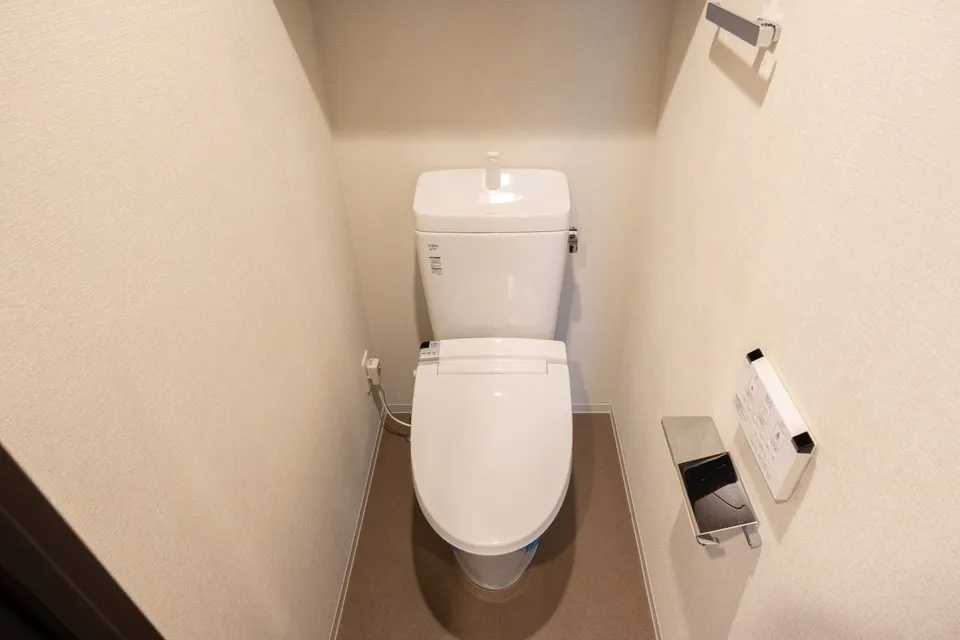 Hmlet Azabu-Juban II - Interior - ["Toilet seat", "Toilet", "Plumbing fixture"]