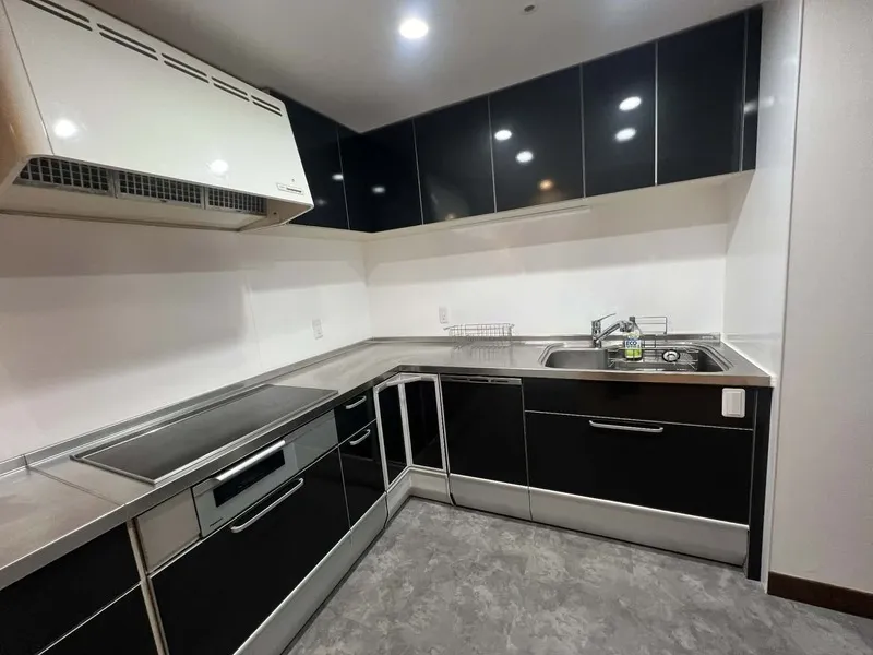 Seafort Tower - Interior - ["Kitchen", "Kitchen Appliance", "Major appliance"]