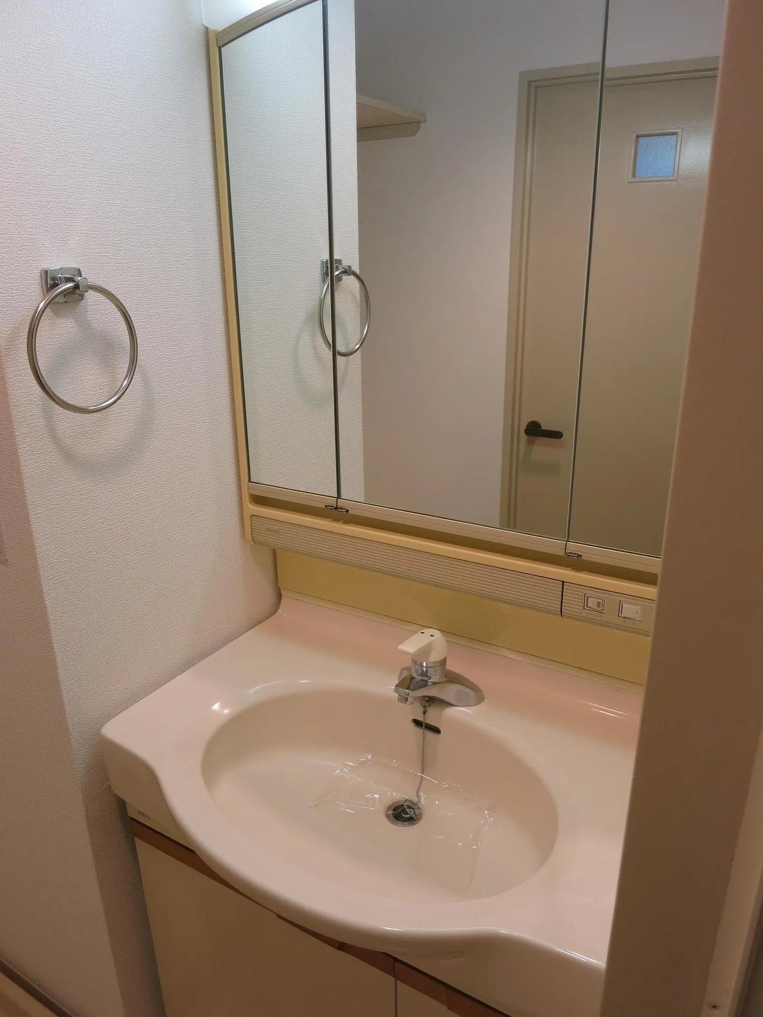 Green Hills Asukayama - Interior - ["Bathroom Sink", "Plumbing fixture", "Sink"]