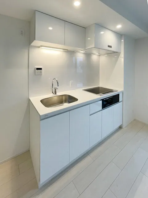 ASTILE Harajuku - Interior - ["Tap", "Plumbing fixture", "Cabinetry"]