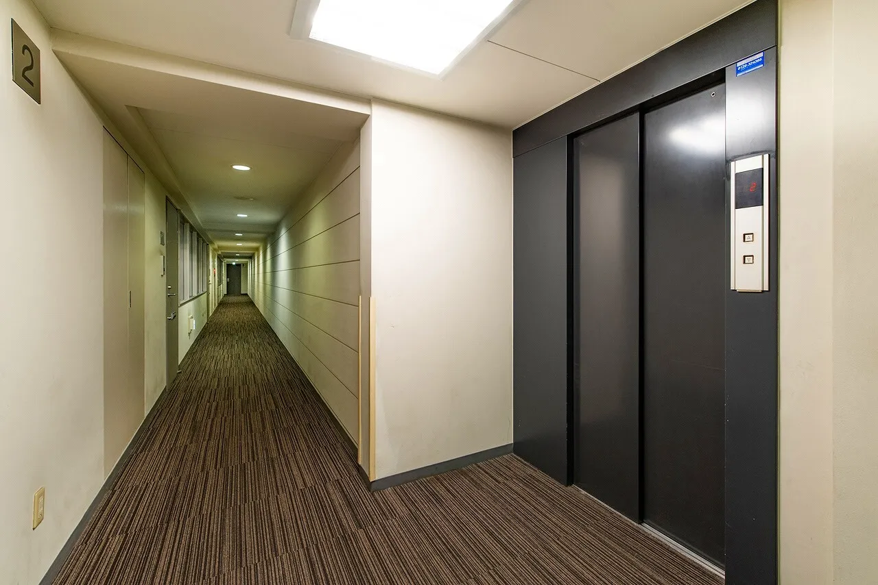 Nishi-Shinjuku Forest Annex - Interior - ["Hall", "Fixture", "Flooring"]
