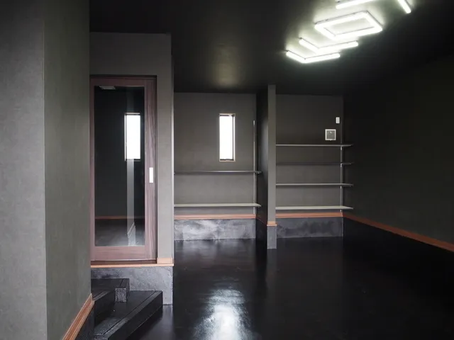 Tom's Garage - Other - ["Flooring", "Floor", "Ceiling"]