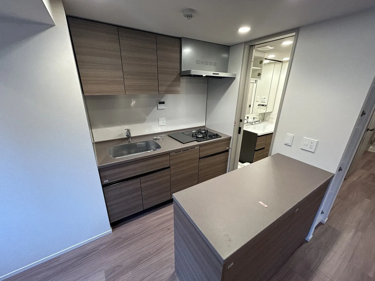 Branchiesta Ekoda - Interior - ["Floor", "Flooring", "Countertop"]