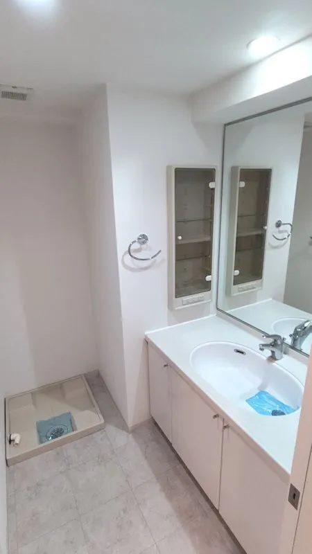 Residia Shinkawa  - Interior - ["Floor", "Flooring", "Plumbing fixture"]