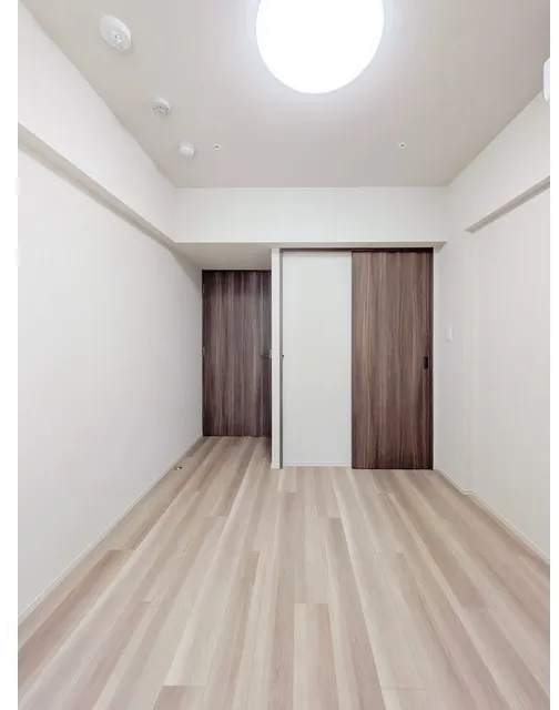 Due Fuchu I - Interior - ["Flooring", "Ceiling", "Floor"]