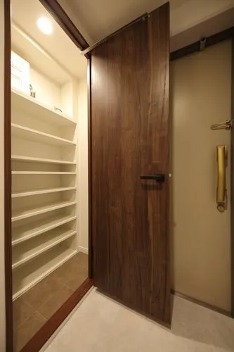Residia Shinkawa II - Interior - ["Building", "Wood", "Door"]