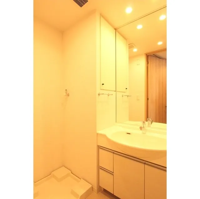 Comforia Mita East - Interior - ["Mirror", "Sink", "Property"]
