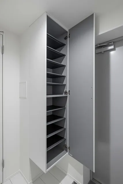 Aglaia Shinjuku Yokoteracho - Interior - ["Grey", "Shelving", "Silver"]