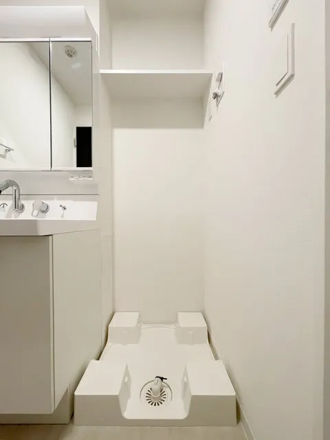 Vermelio Headquarters - Interior - ["Fixture", "Building", "Flooring"]