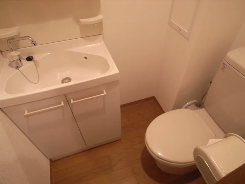 JAPT Mitsukoshimae - Interior - ["Bathroom", "Toilet", "Toilet seat"]
