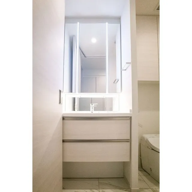 Iidabashi Garden Flats - Interior - ["Mirror", "Cabinetry", "Furniture"]