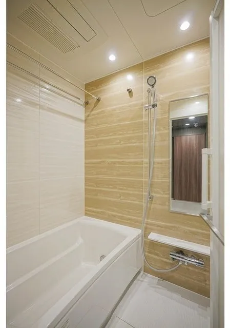 Due Fuchu I - Interior - ["Flooring", "Plumbing fixture", "Floor"]