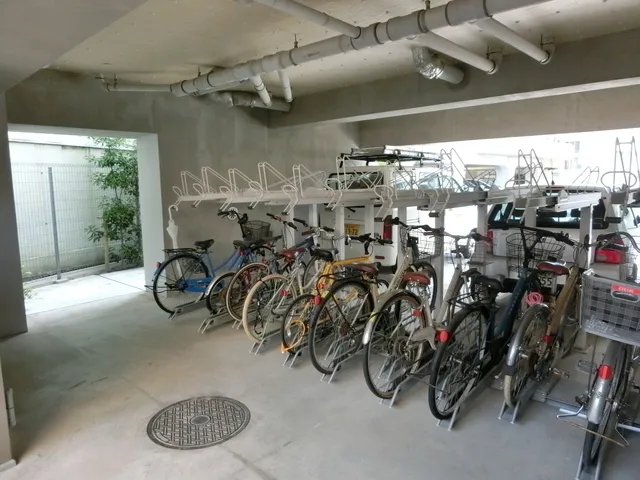 W723 - Other - ["Bicycle", "Bicycle frame", "Bicycle wheel"]