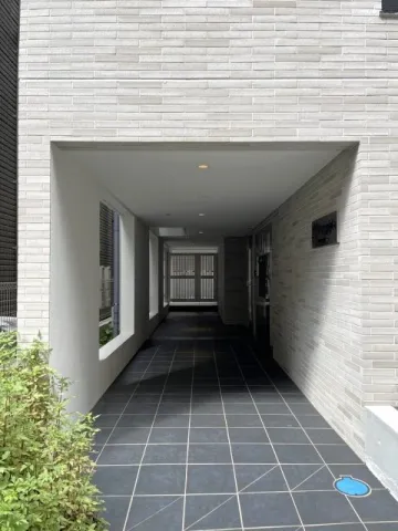 ToggleGokokuji Temple - Exterior - ["Wall", "Composite material", "Grey"]