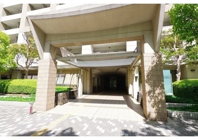 Harumi Urban Plaza - Exterior - ["Plant", "Property", "Shade"]