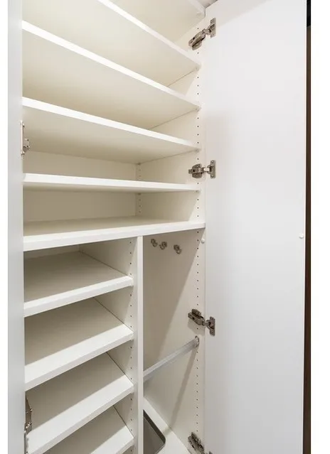 Due Asakusa - Interior - ["Fixture", "Shelving", "Wood"]