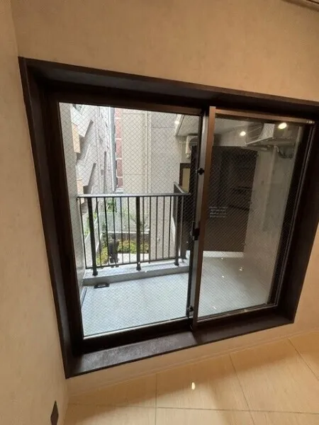 EXAM AKASAKA - Interior - ["Glass", "Wood stain", "Hardwood"]