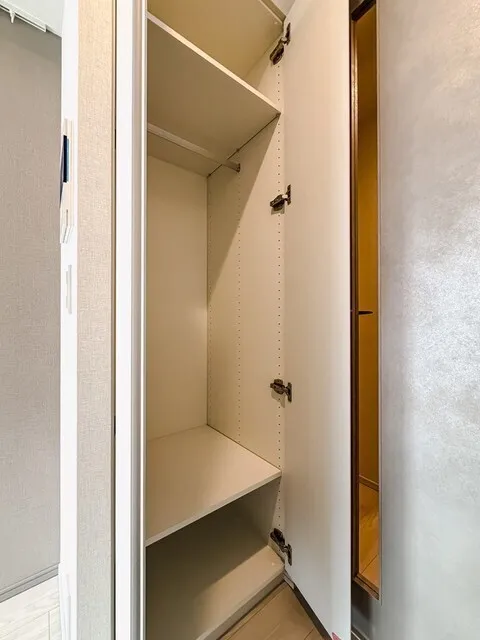 Brookside Residence Kiba - Interior - ["Wall", "Wood", "Flooring"]