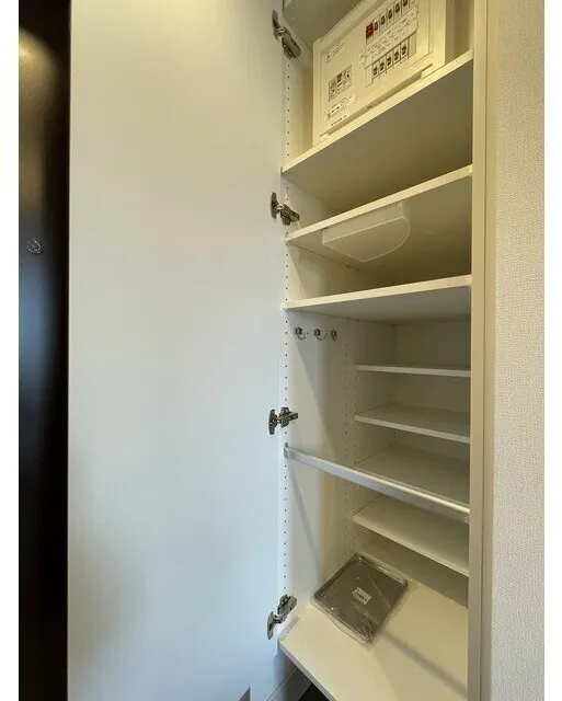 Stylio Kamata West - Interior - ["Wood", "Shelving", "Shelf"]