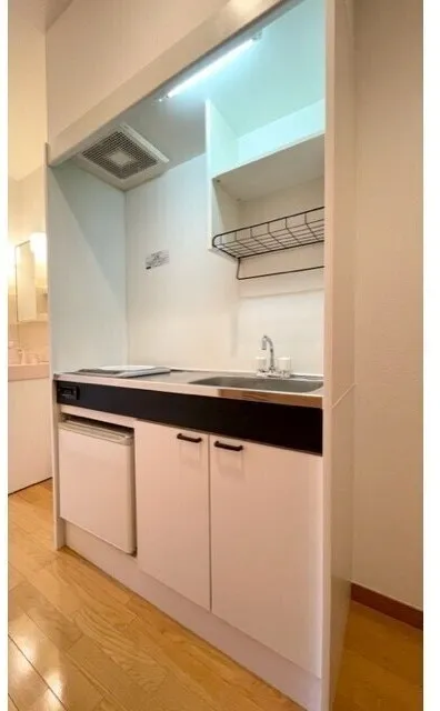 T. Halzion - Interior - ["Plumbing fixture", "Interior design", "Sink"]